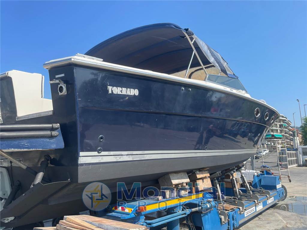 Tornado 38 Flush Deck