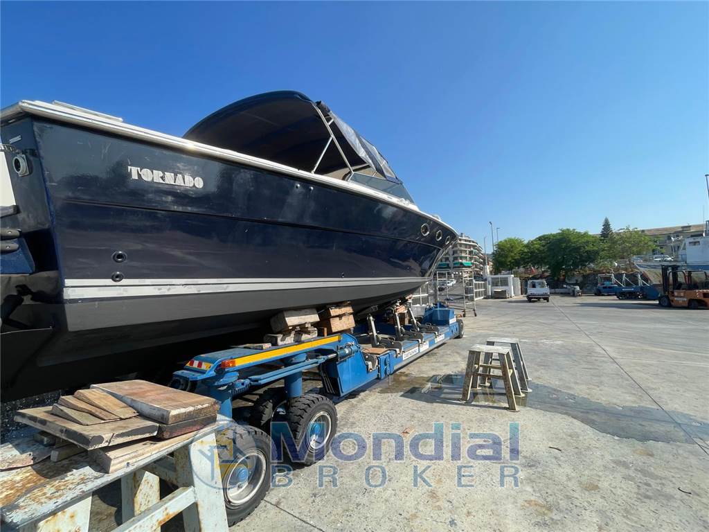 Tornado 38 Flush Deck
