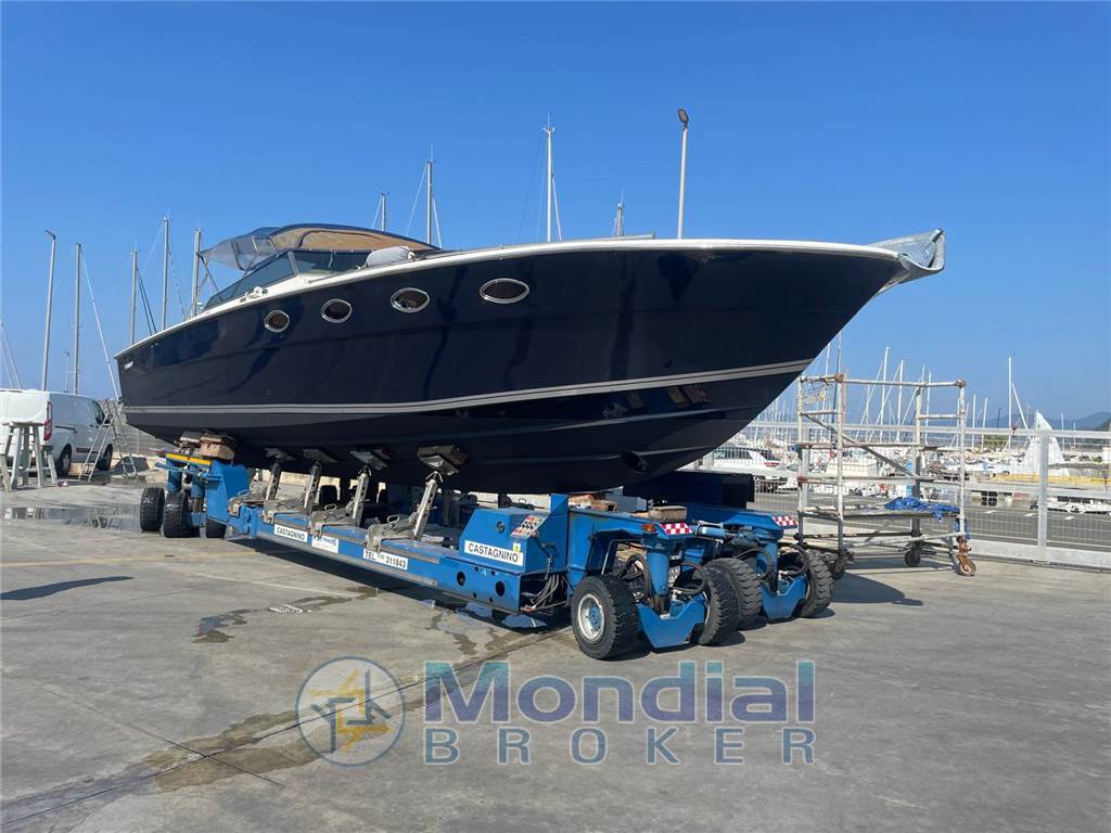 Tornado 38 Flush Deck