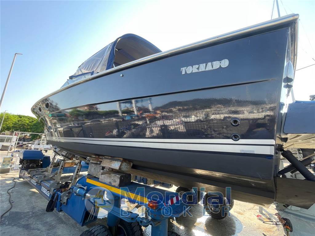 Tornado 38 Flush Deck