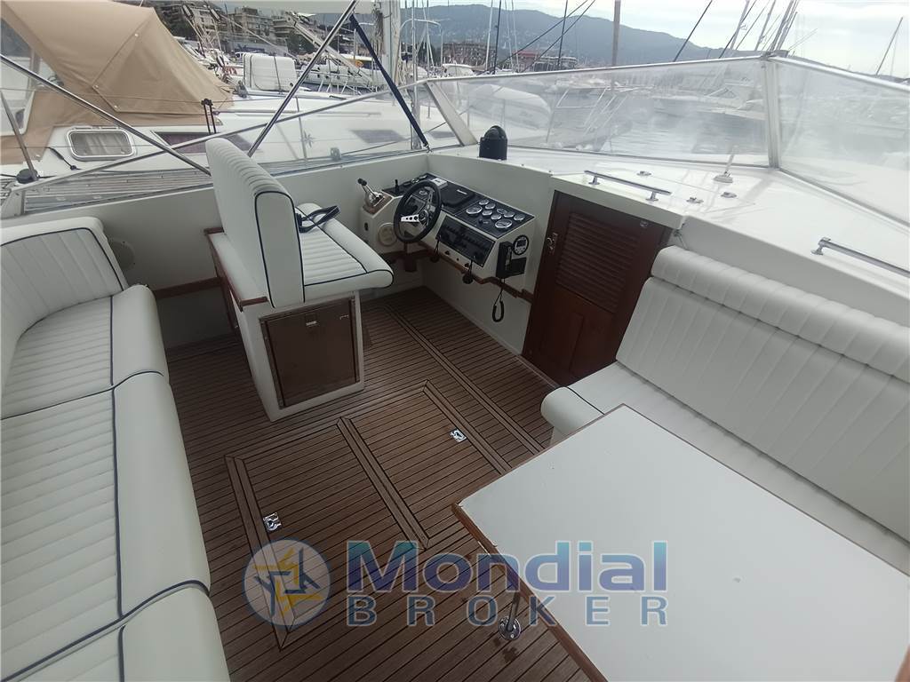 Magnum Marine 38