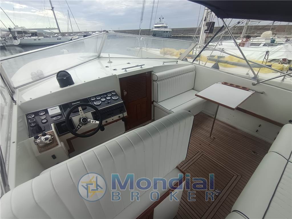 Magnum Marine 38
