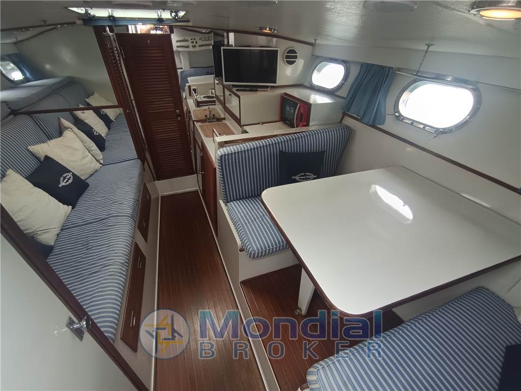 Magnum Marine 38