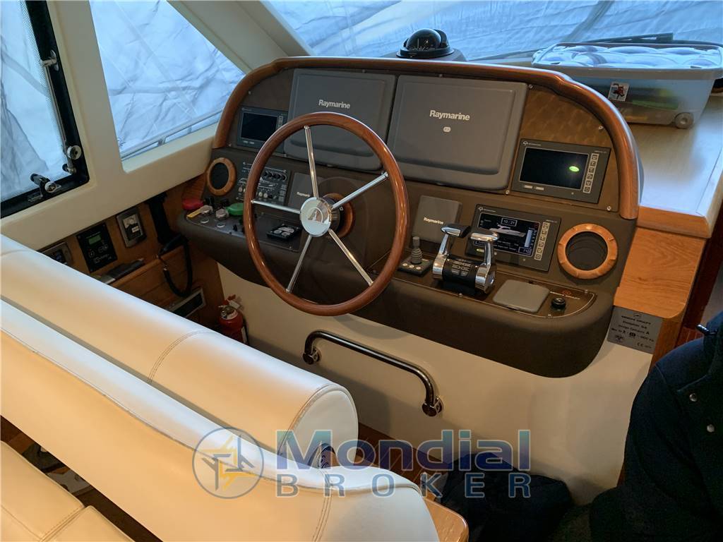 Mochi Craft Dolphin 54' Sun Top