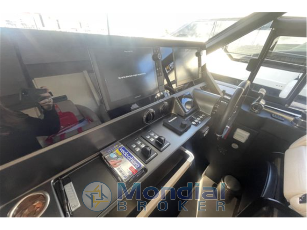 AZIMUT YACHTS MAGELLANO 66