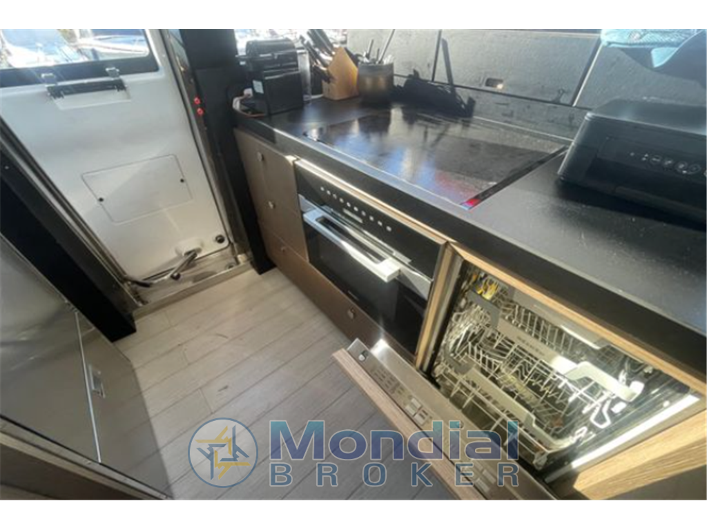 AZIMUT YACHTS MAGELLANO 66