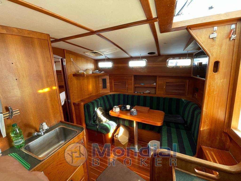 SABRELINE CORPORATION SABRE 36 Express Cruiser