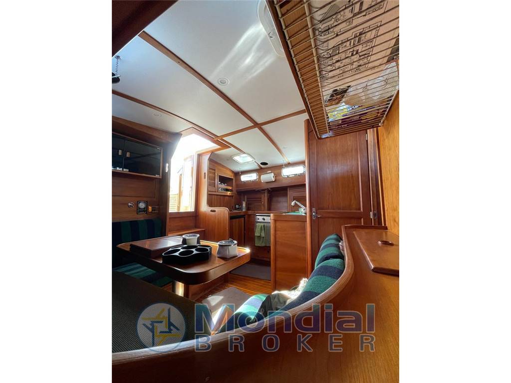 SABRELINE CORPORATION SABRE 36 Express Cruiser