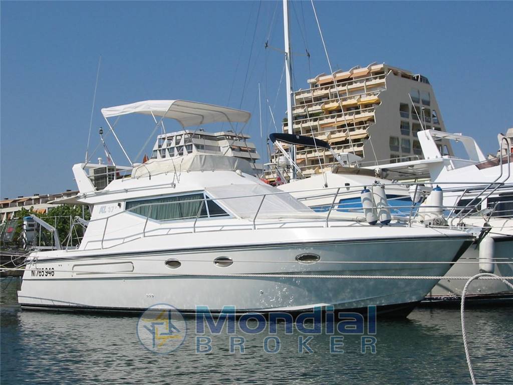 AZIMUT BENETTI AZ 37 FLY