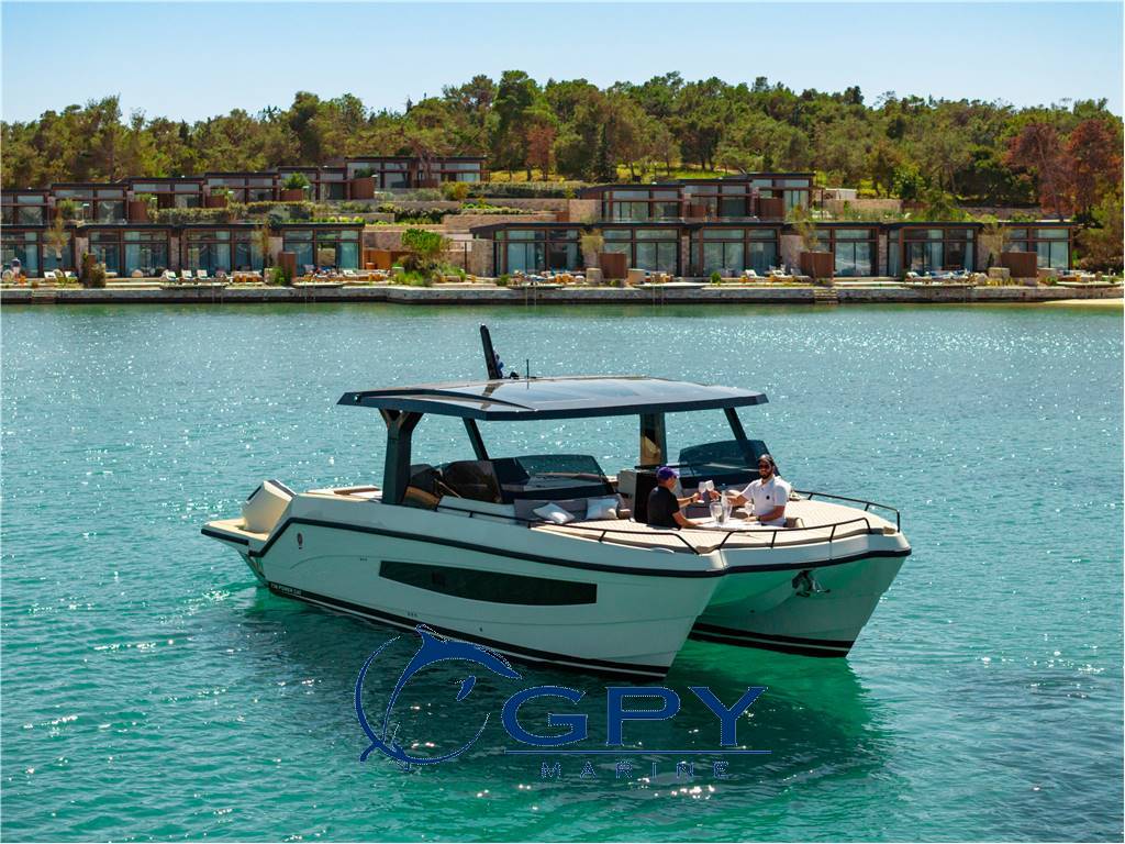 Tesoro Yacht Cat 38