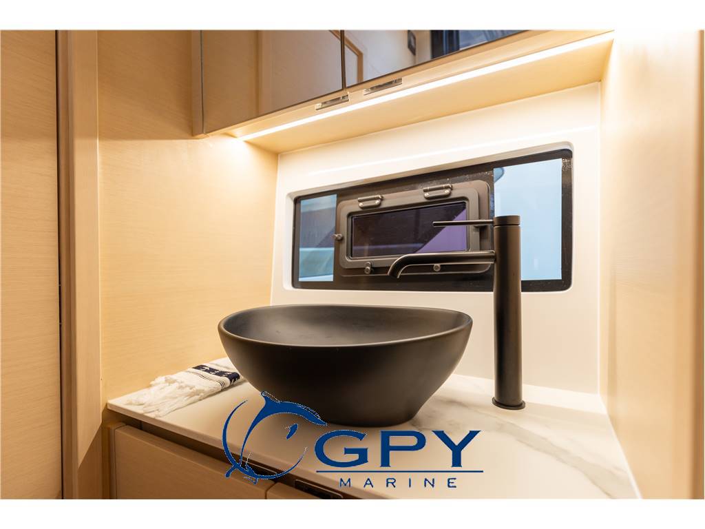 Tesoro Yacht Cat 38