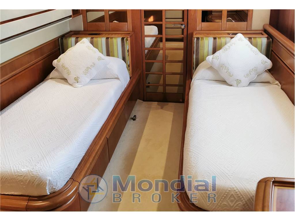 Ferretti Custom Line 94