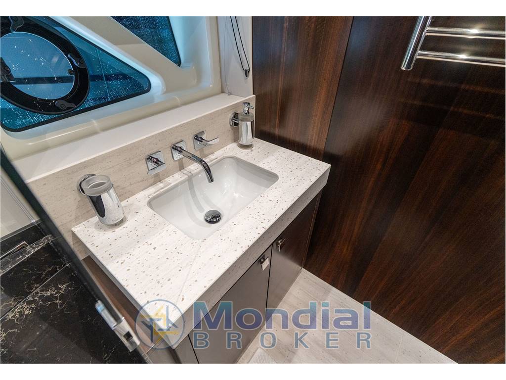 Sunseeker 76 Yacht