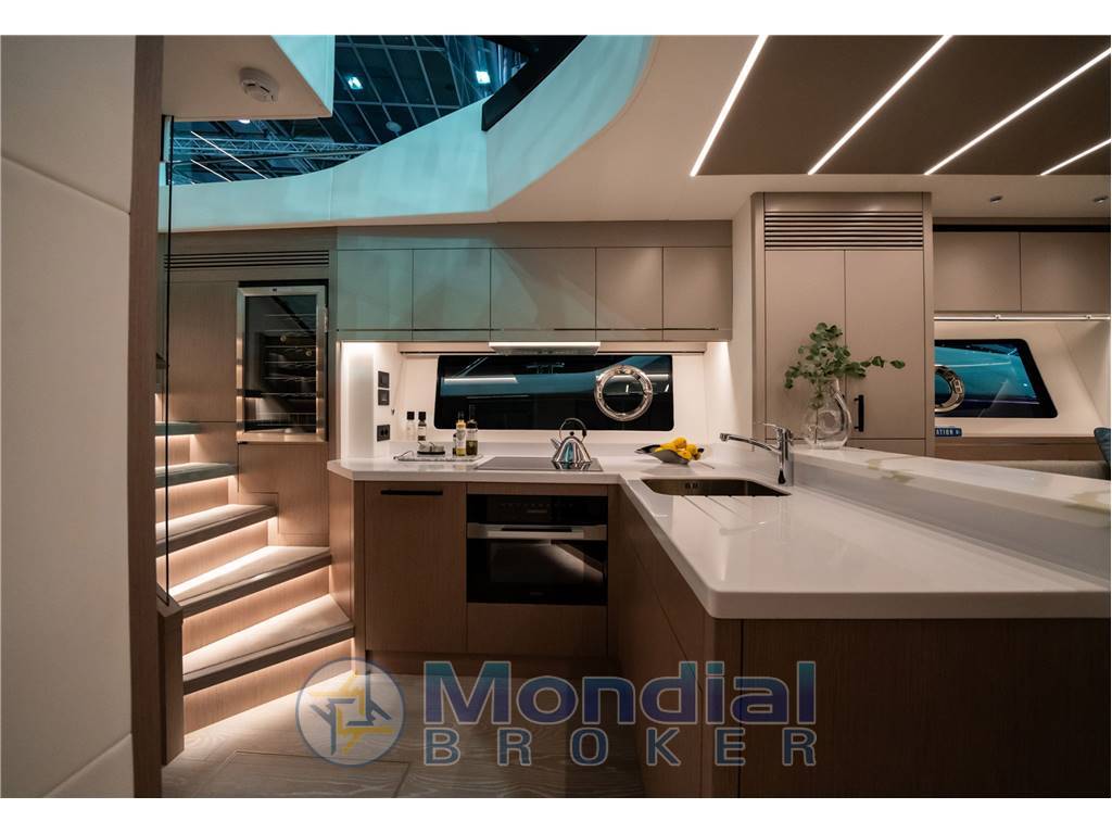 Sunseeker 75 Sport Yacht