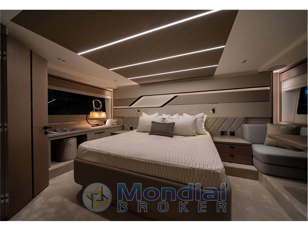 Sunseeker 75 Sport Yacht