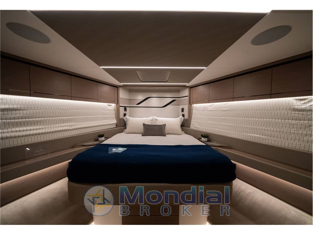 Sunseeker 75 Sport Yacht