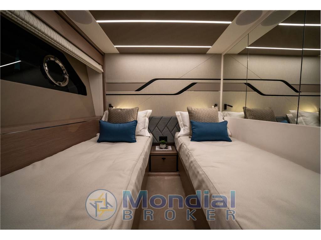 Sunseeker 75 Sport Yacht