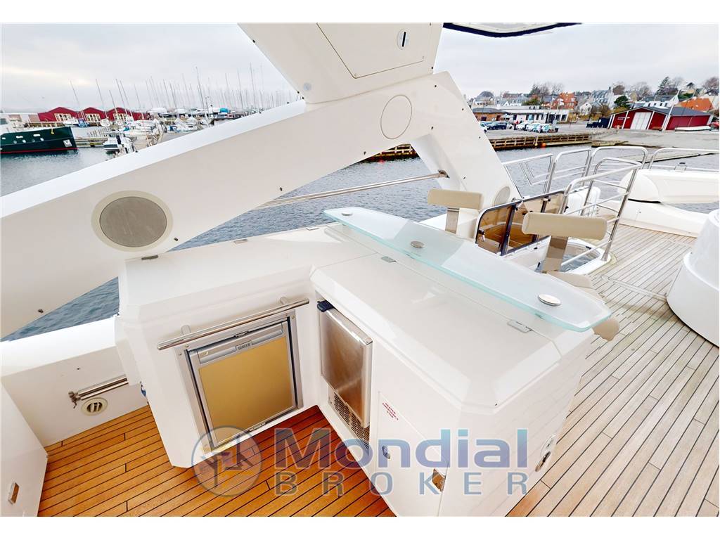 Sunseeker 88 Yacht