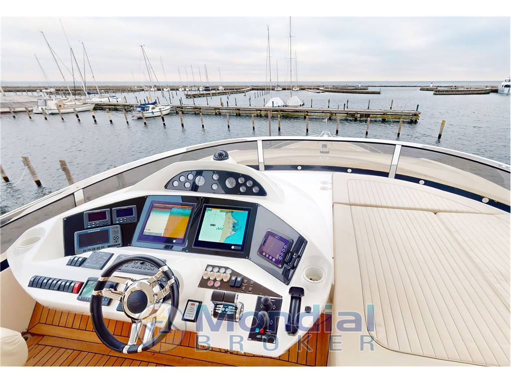 Sunseeker 88 Yacht