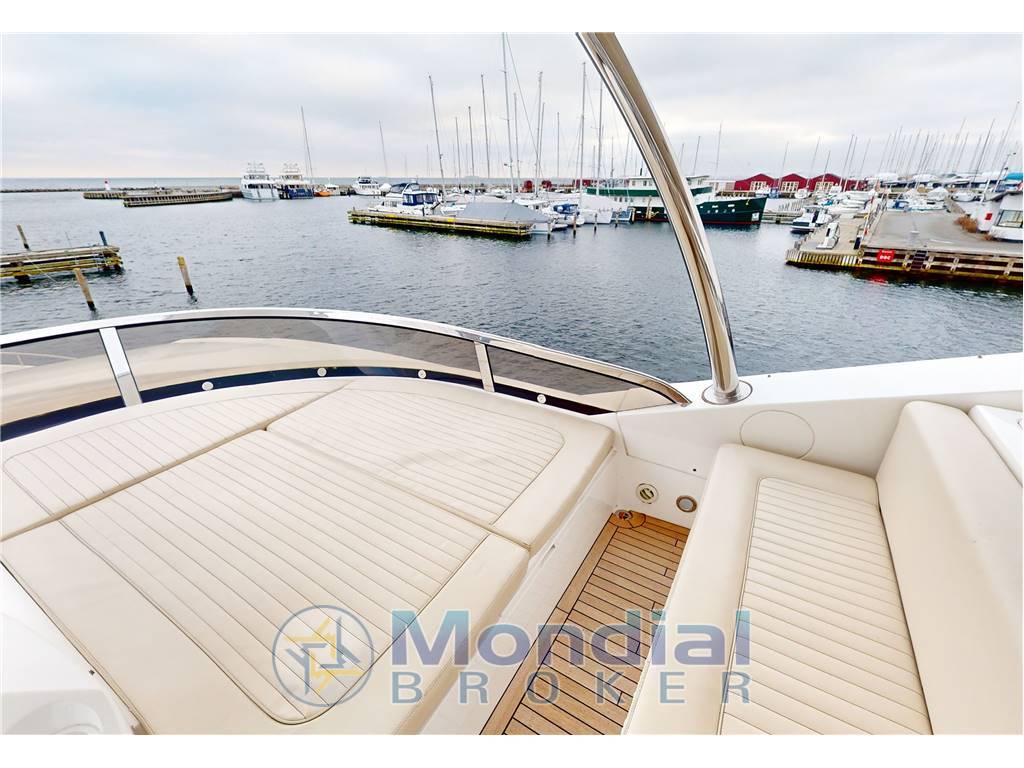 Sunseeker 88 Yacht