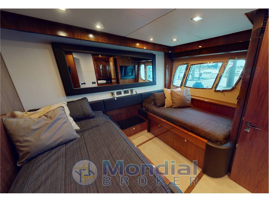 Sunseeker 88 Yacht