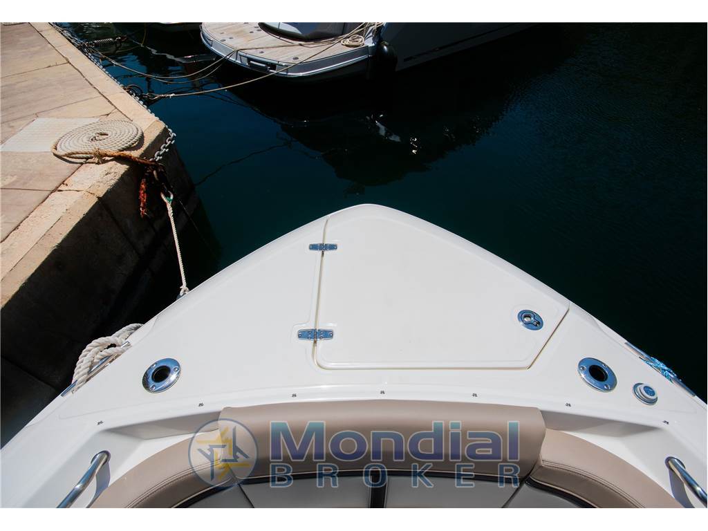 Boston Whaler Vantage 330