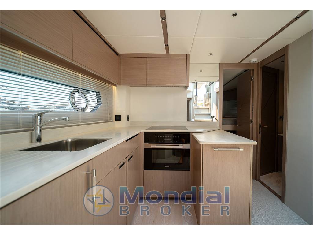 Sunseeker Predator 55 EVO