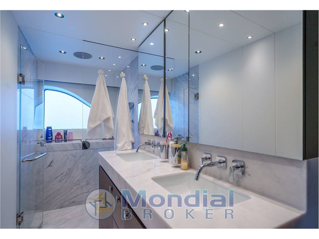 Sunseeker 76 Yacht