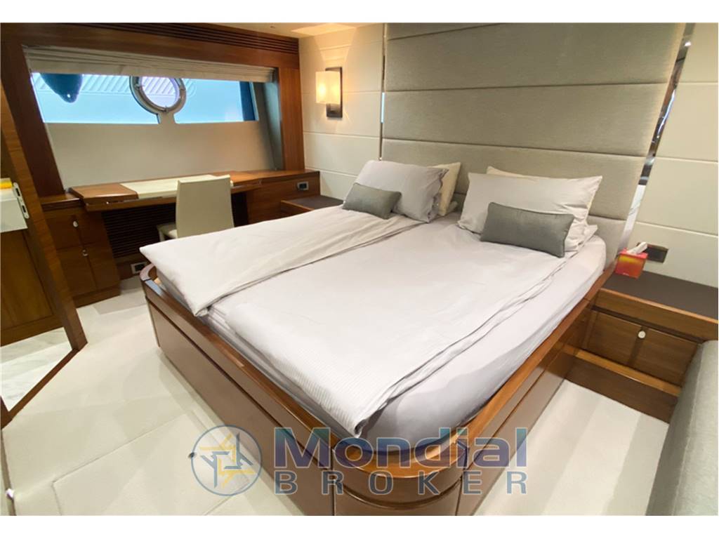 Sunseeker 68 Sport Yacht