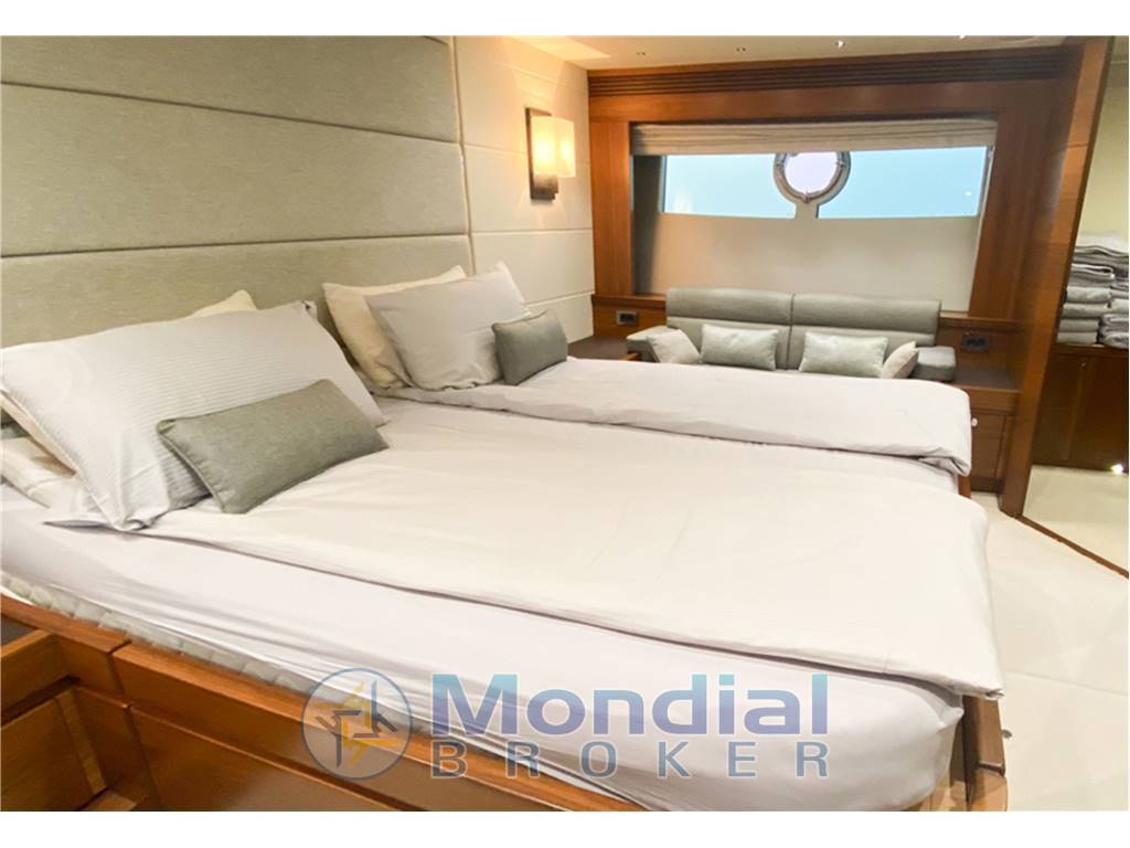 Sunseeker 68 Sport Yacht