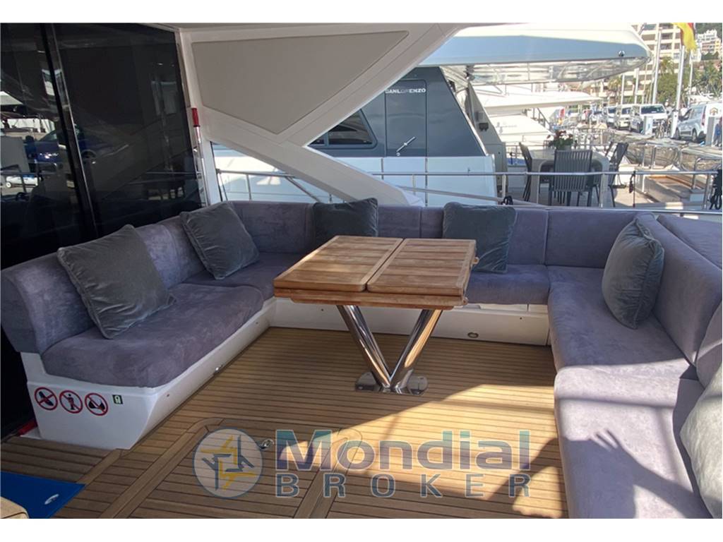 Sunseeker 68 Sport Yacht