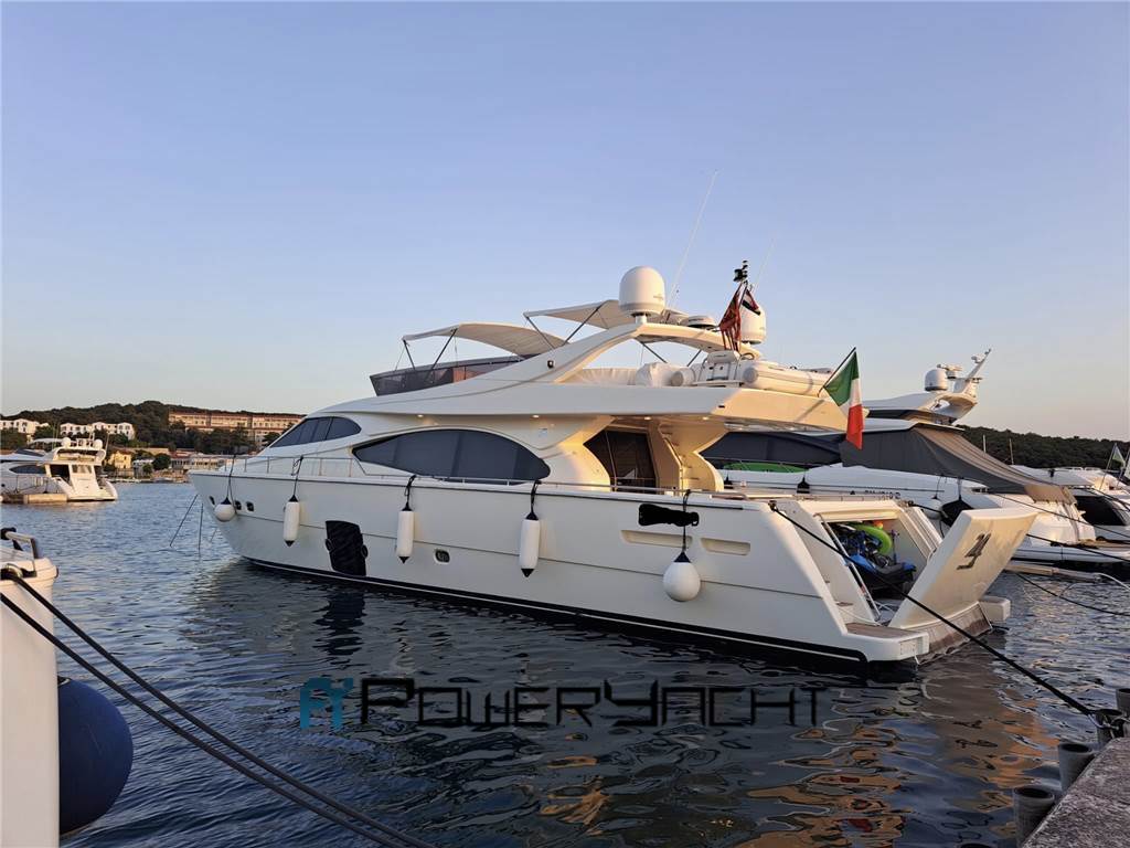 Ferretti 780