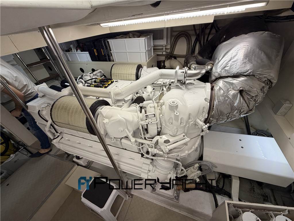 Ferretti 780