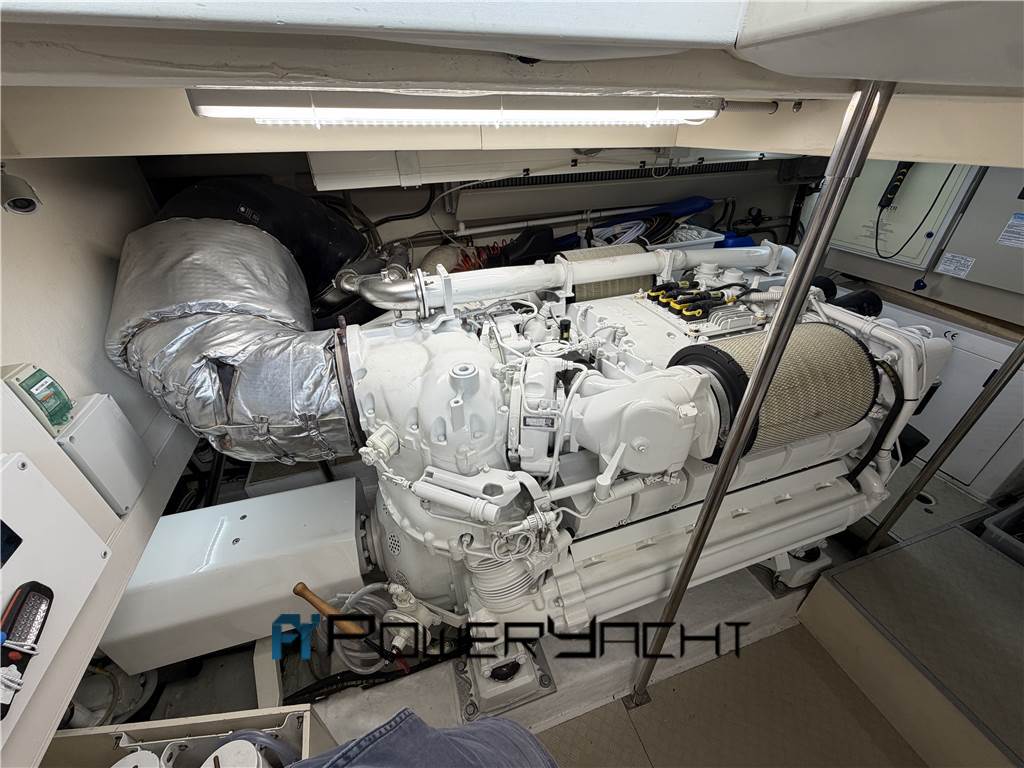 Ferretti 780