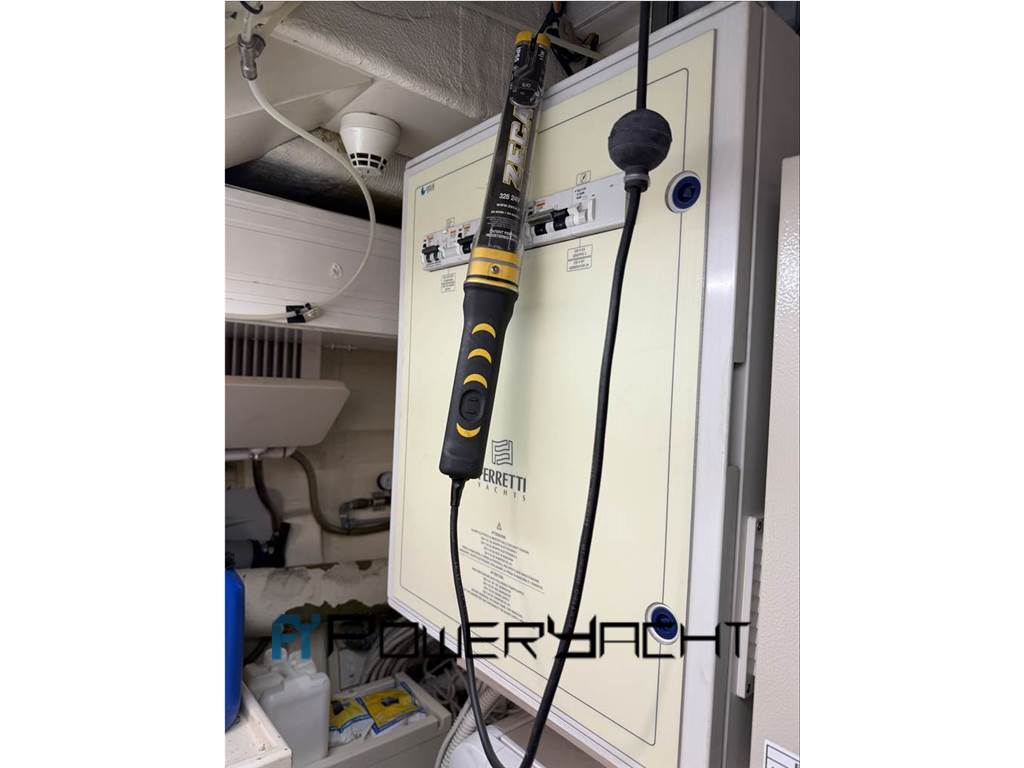 Ferretti 780