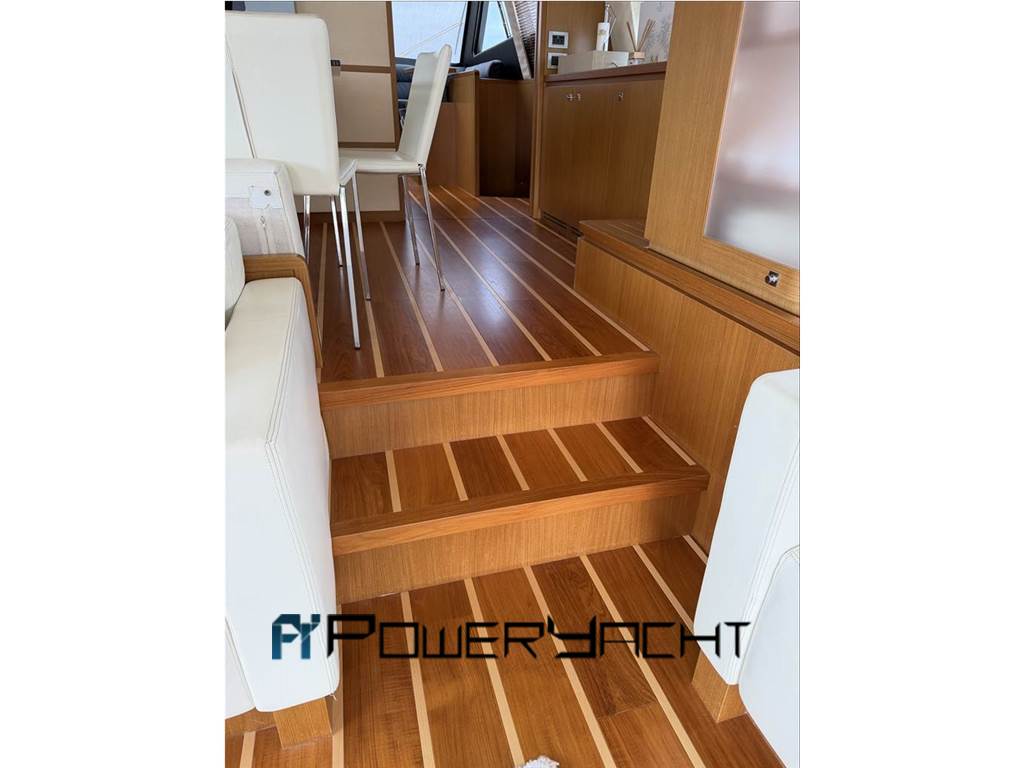 Ferretti 780