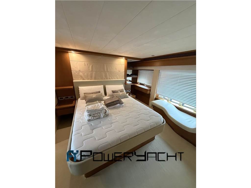 Ferretti 780