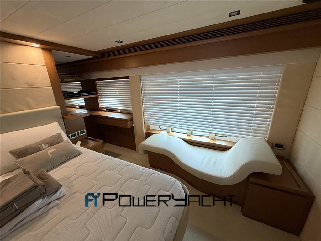 Ferretti 780