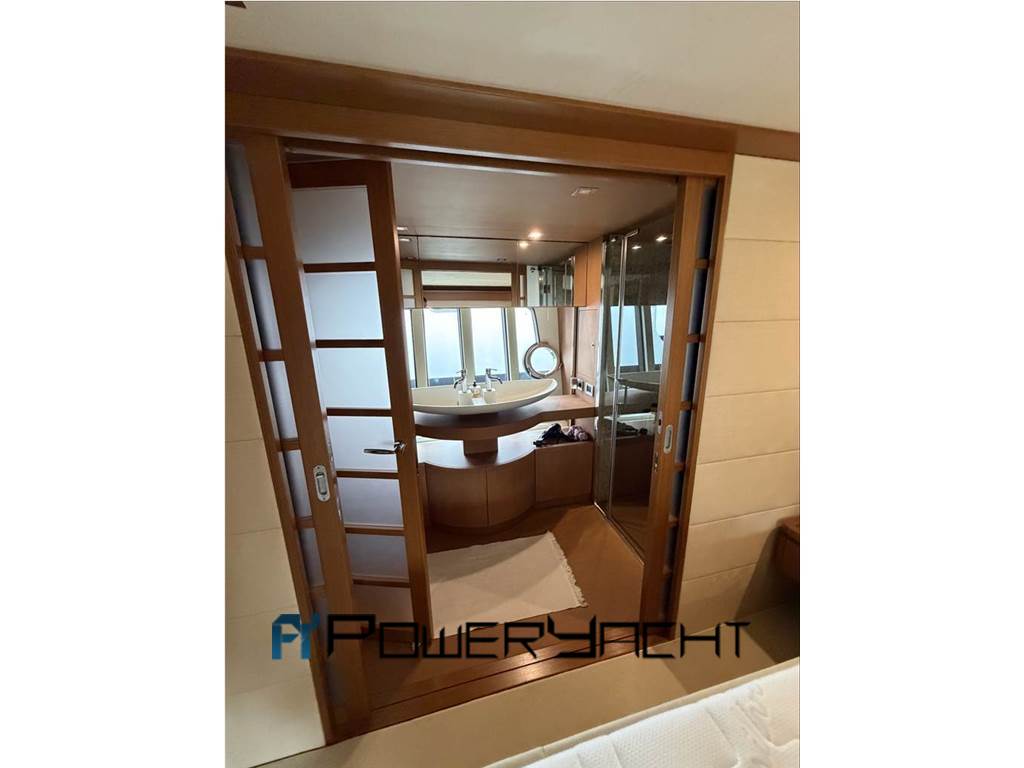 Ferretti 780