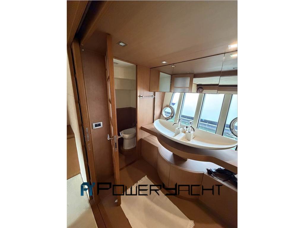 Ferretti 780