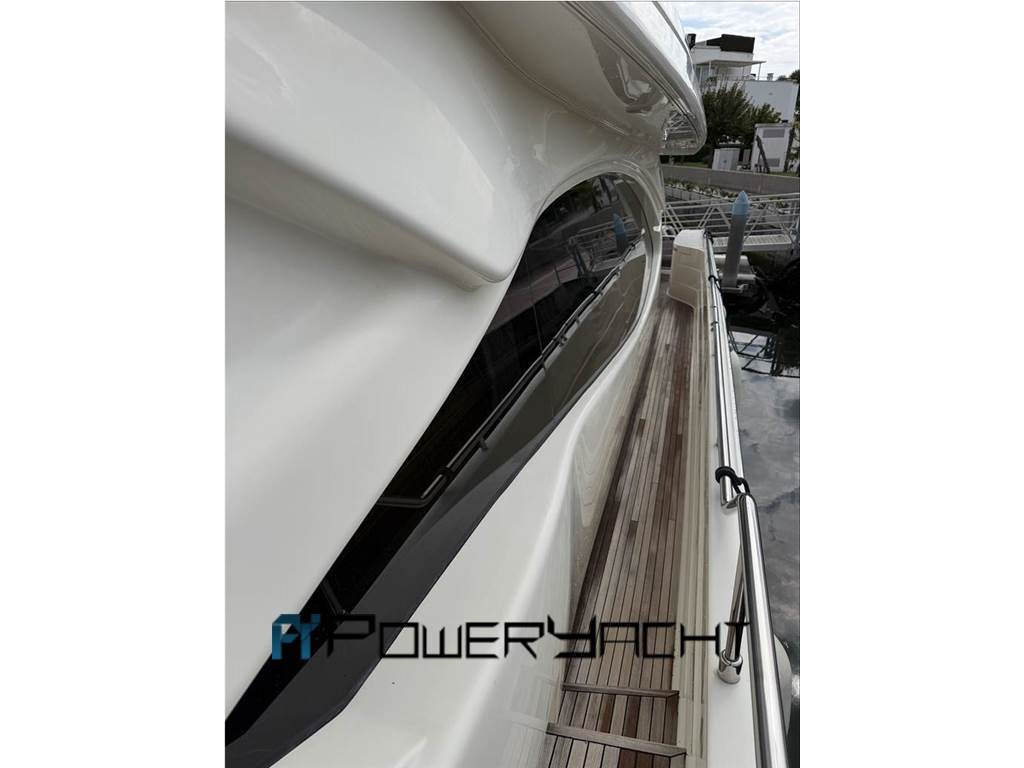 Ferretti 780