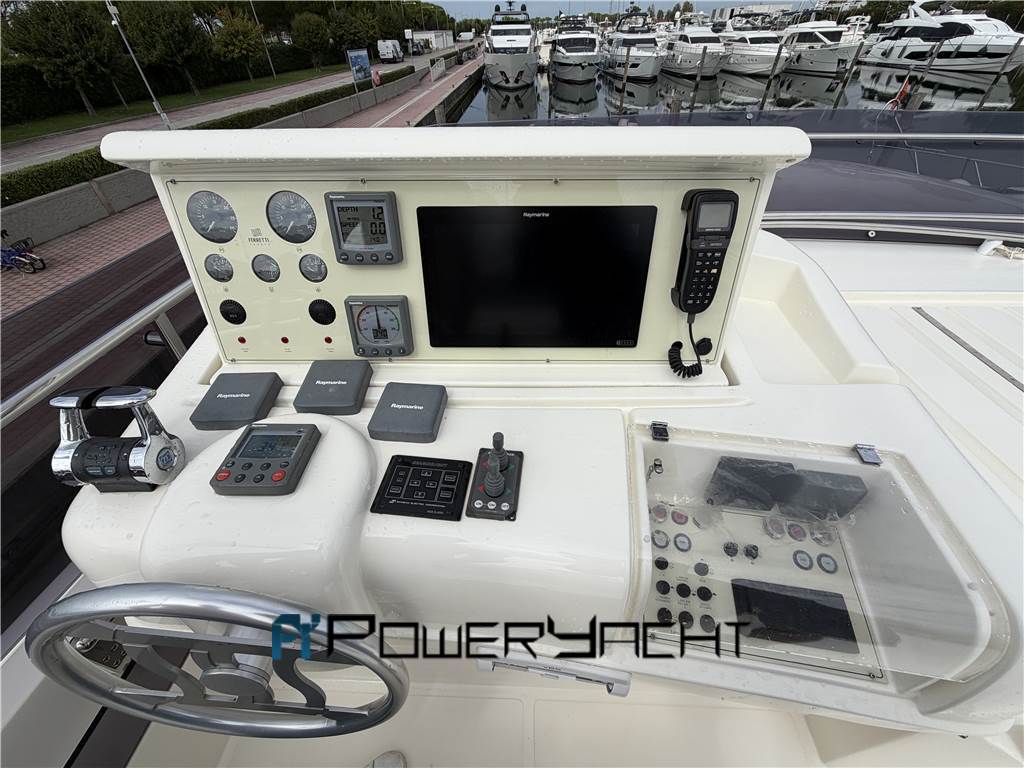 Ferretti 780