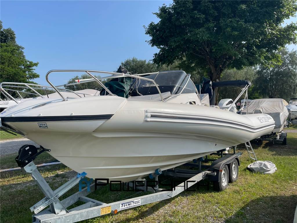 Zodiac 700