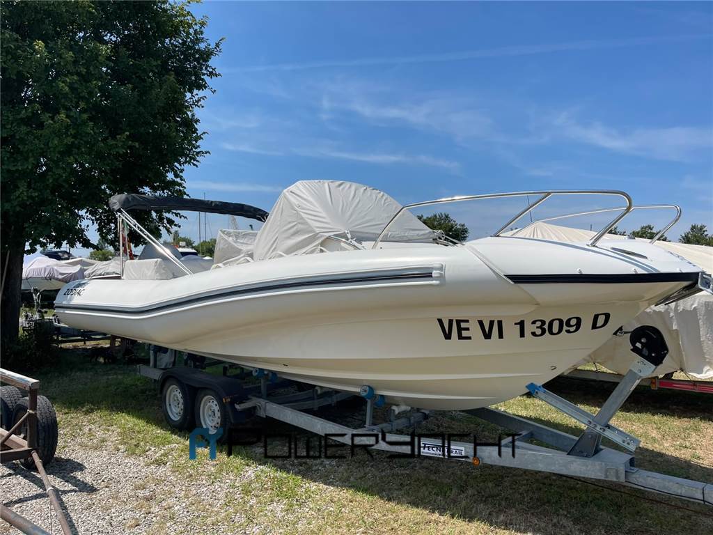 Zodiac 700