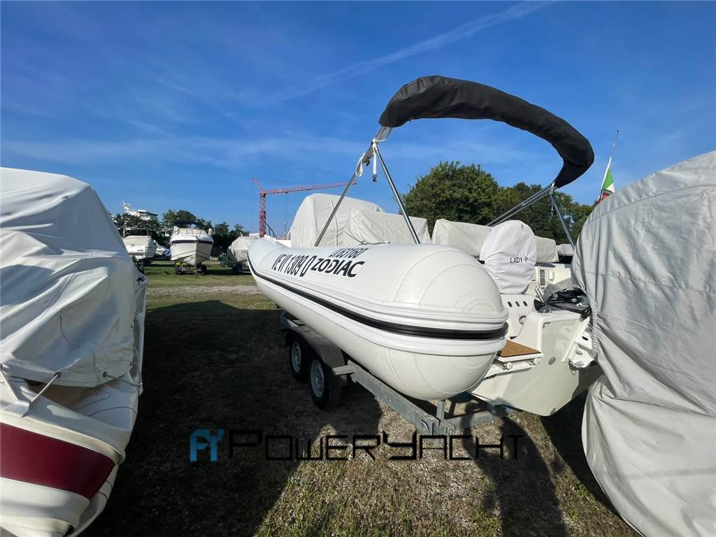 Zodiac 700