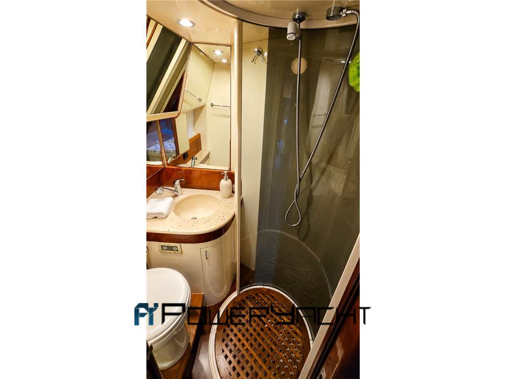 Cayman Yachts 42 fly