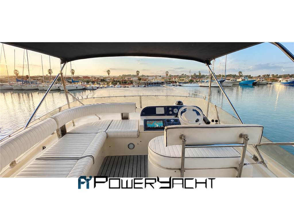 Cayman Yachts 42 fly