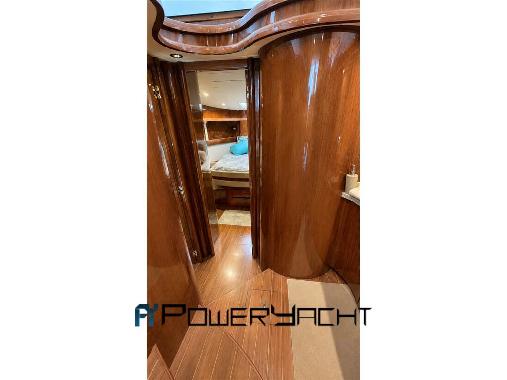 Cayman Yachts 42 fly