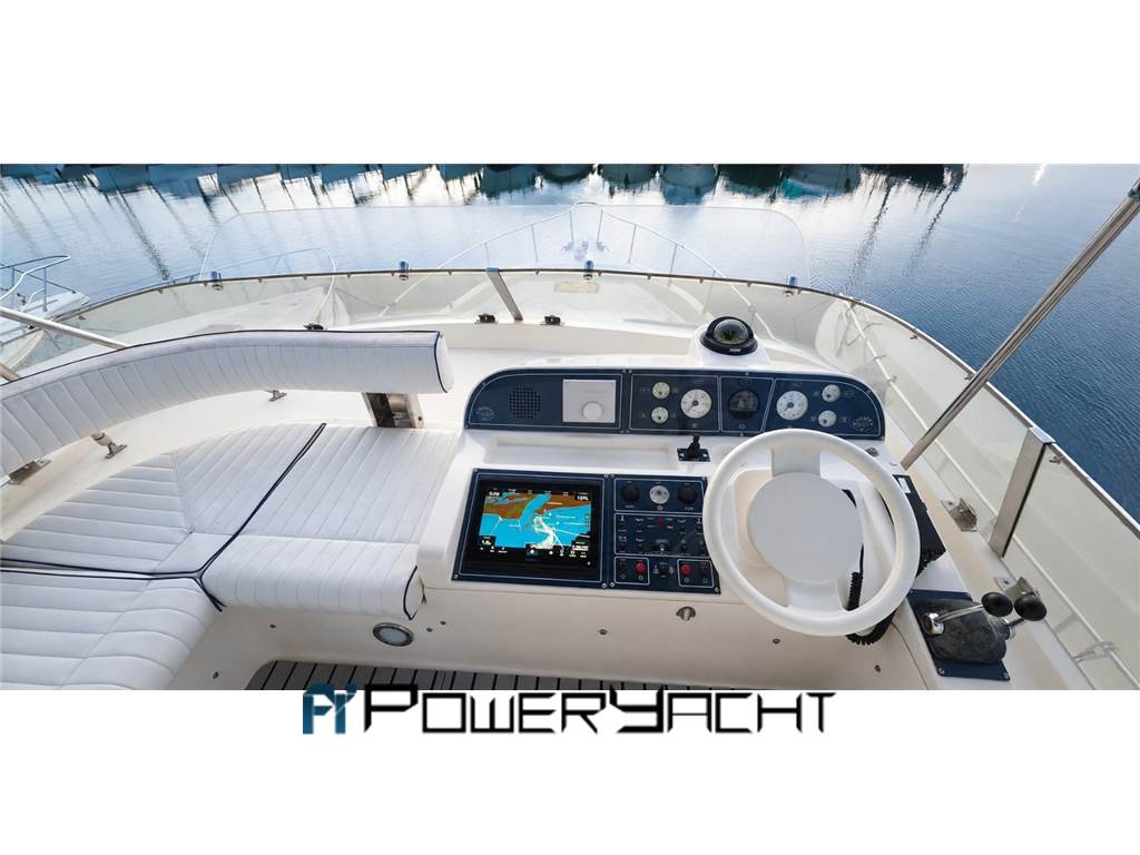 Cayman Yachts 42 fly