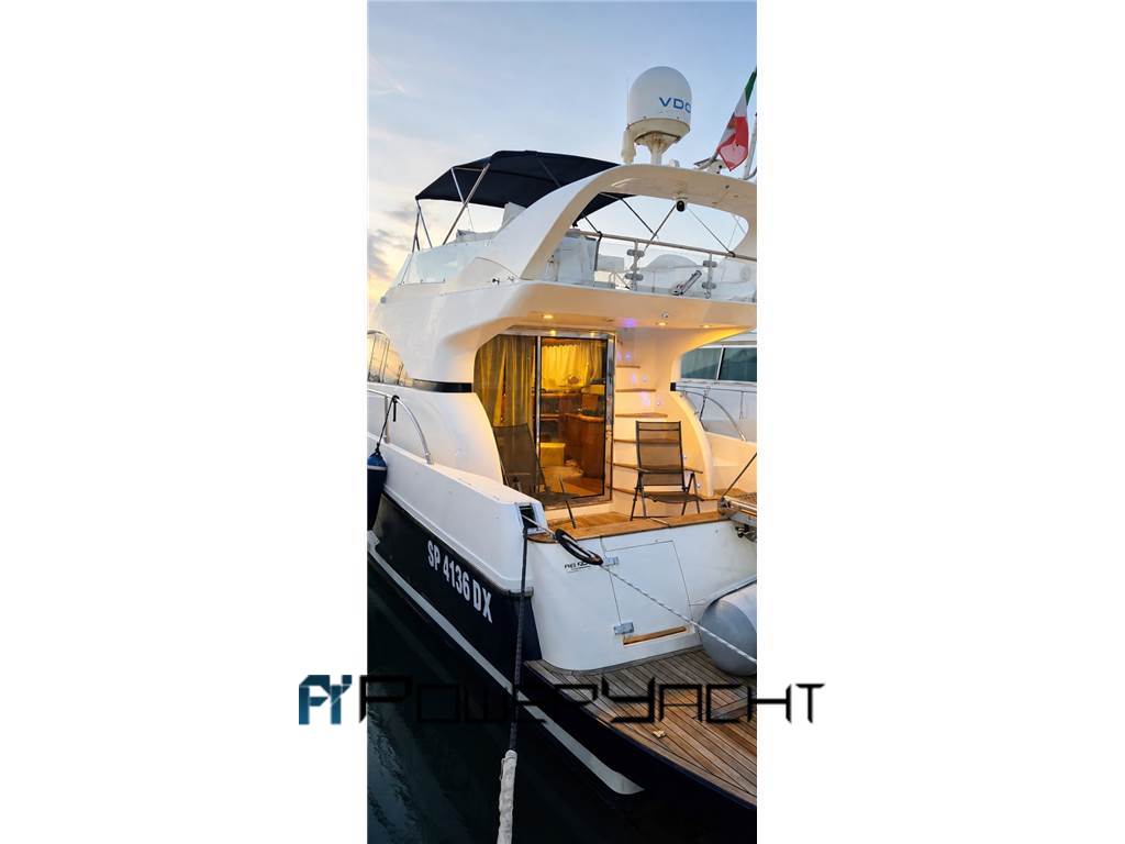 Cayman Yachts 42 fly